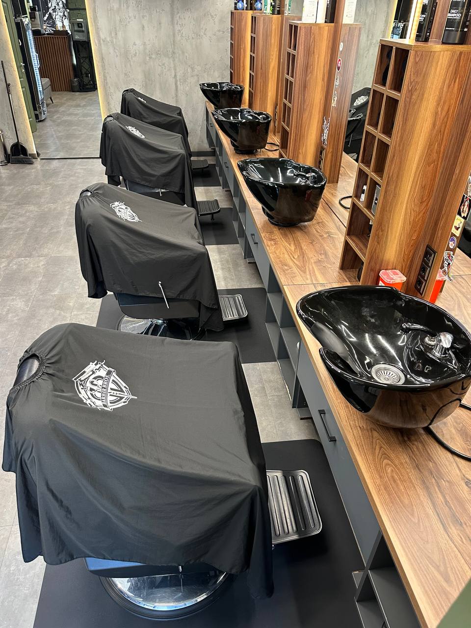Інтер'єр Barber Brothers
