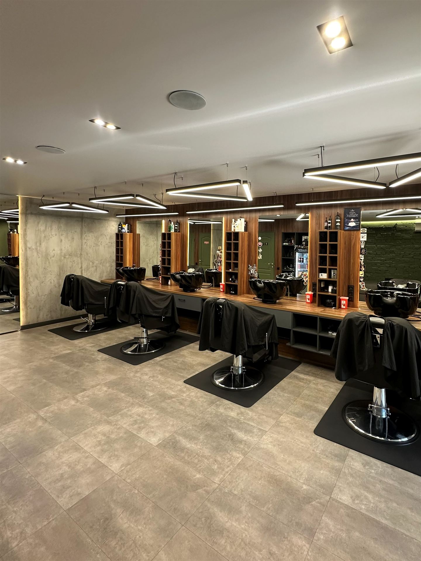 Інтер'єр Barber Brothers